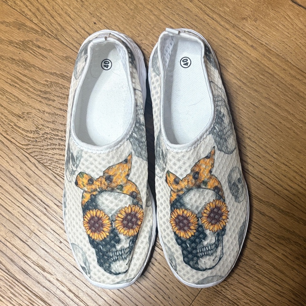 White Slip-On Sneakers with Sunflower Skull Print